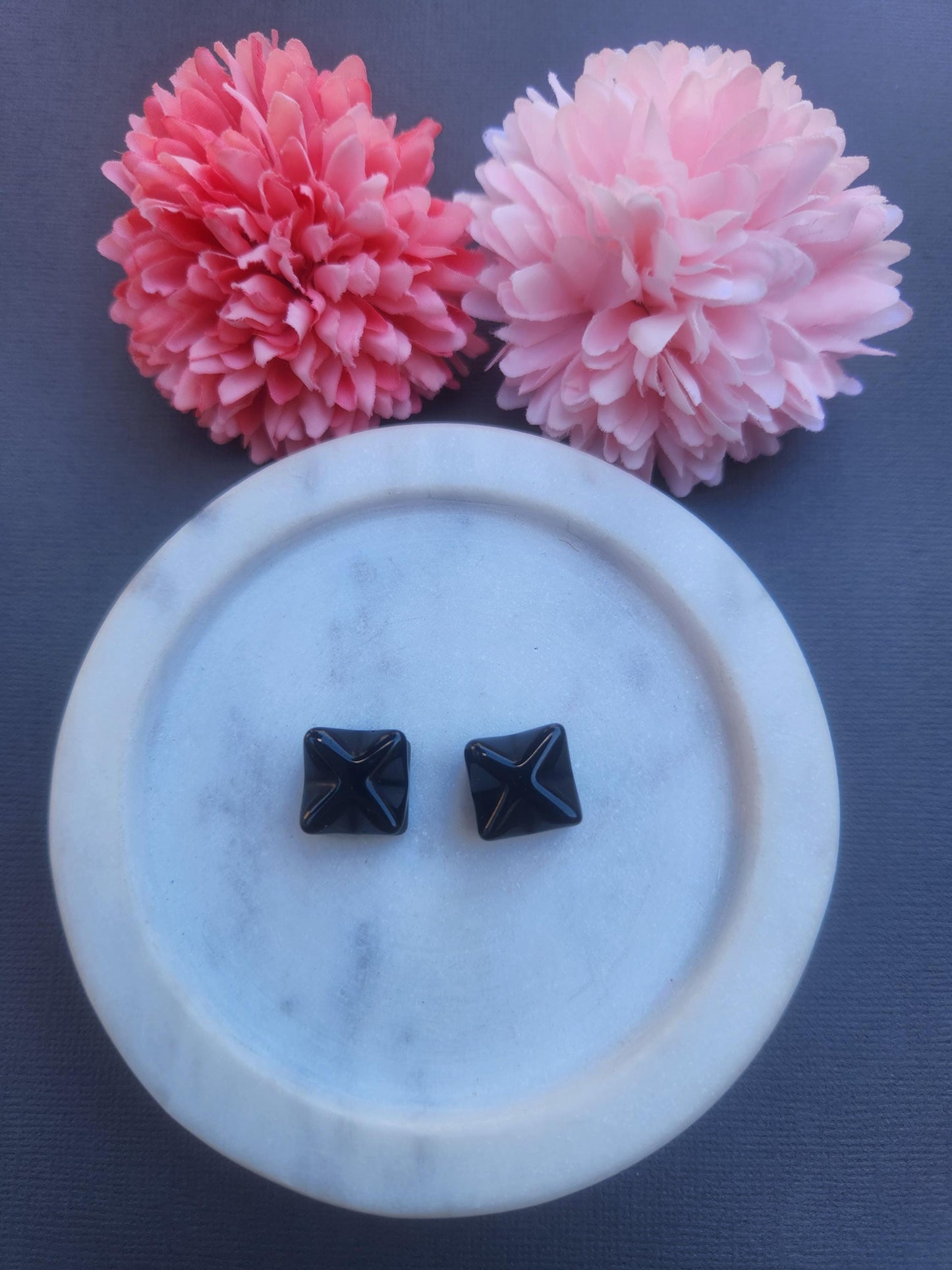 Black obsidian mini merkaba polished crystal star made from natural volcanic glass, powerful protective healing crystal for grounding, energy shielding and spiritual protection, sacred geometry merkaba shape for meditation, chakra balancing and negative energy absorption, pocket size obsidian gemstone for daily carry