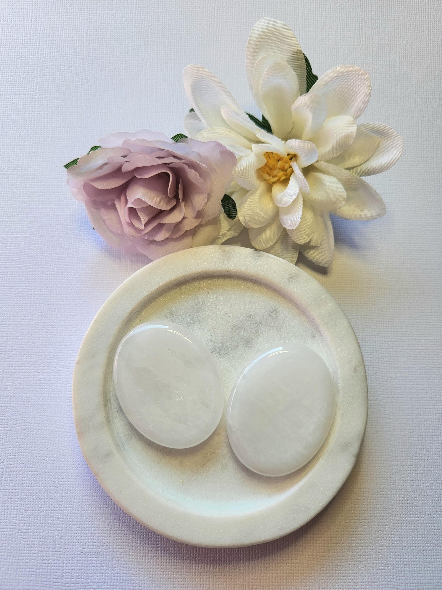 Clear Quartz Worry Stone – Master Healer Crystal, Thumb Stone for Meditation, Stress Relief, Healing Gift, Pocket Stone, Chakra Balancing