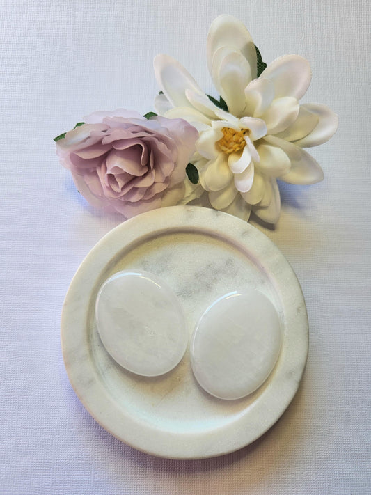 Clear Quartz Worry Stone – Master Healer Crystal, Thumb Stone for Meditation, Stress Relief, Healing Gift, Pocket Stone, Chakra Balancing