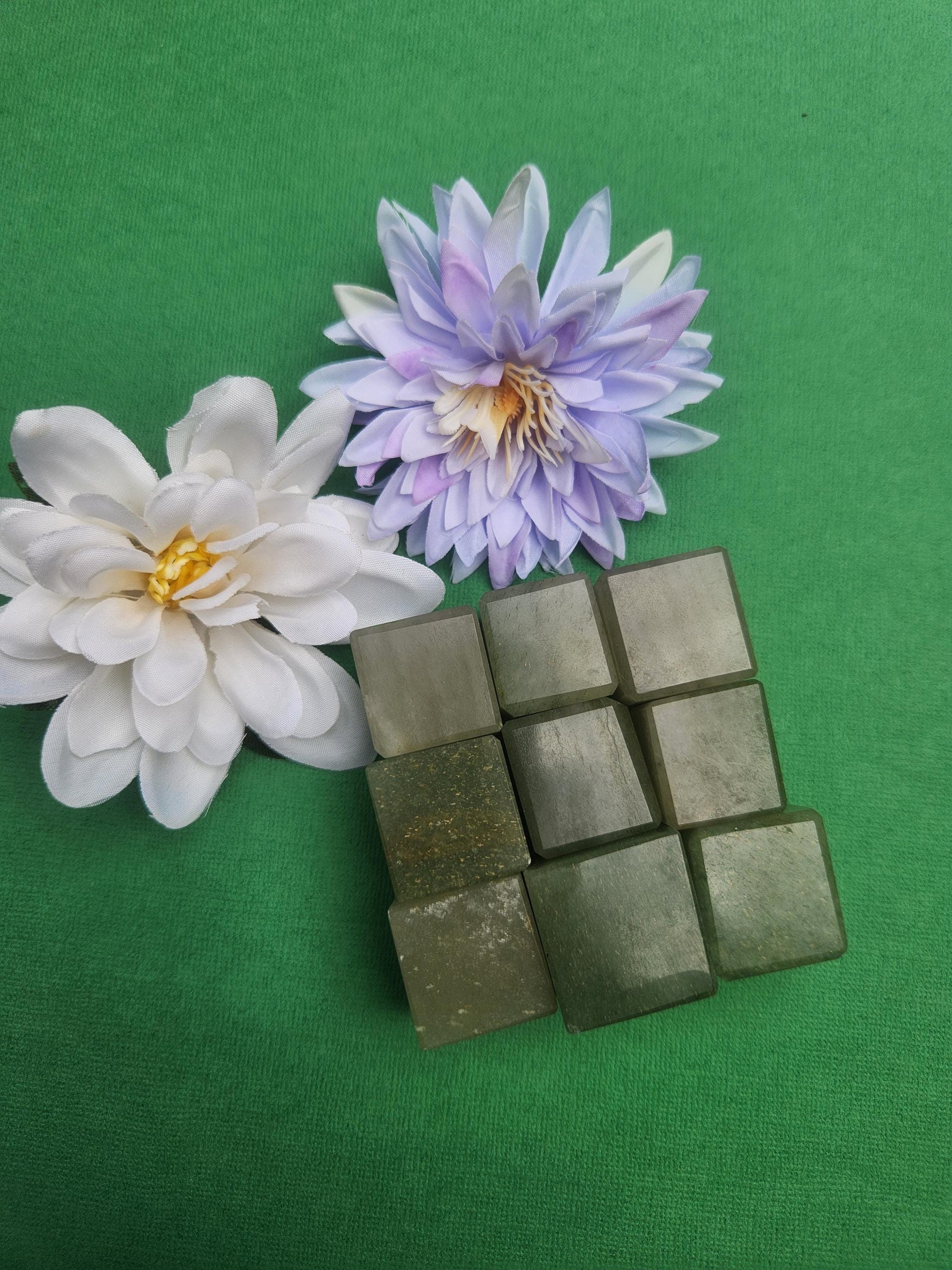 Green aventurine crystal cube polished healing stone with soft green natural colouring, cube shaped gemstone for luck, prosperity and abundance, heart chakra crystal for meditation, manifestation and crystal grids, polished aventurine decor piece for collectors and spiritual use