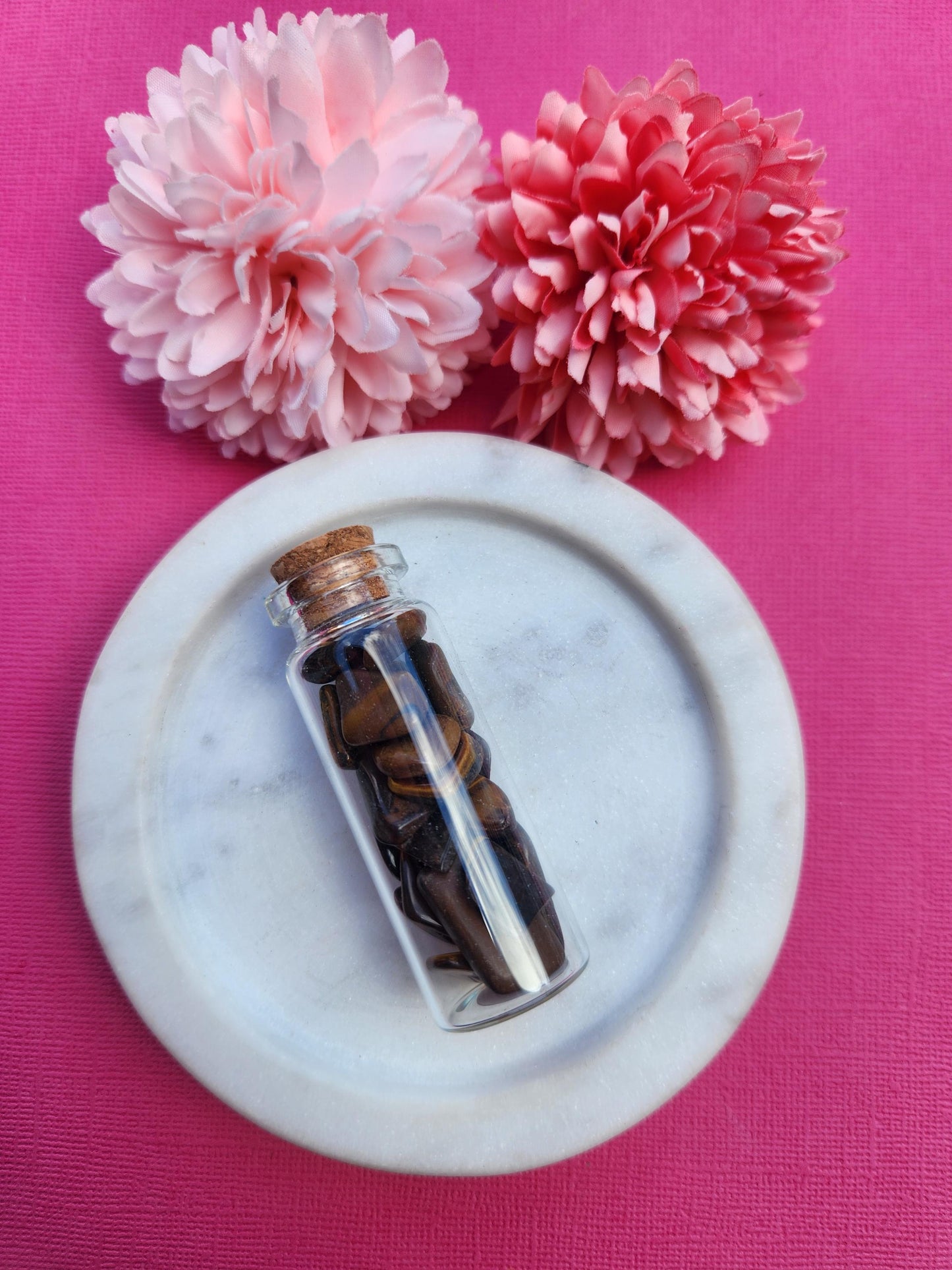 Tiger’s Eye crystal chip wish bottle filled with natural golden brown tiger’s eye gemstone chips, mini glass bottle crystal for confidence courage and protection, solar plexus chakra healing crystals, tiger’s eye wish bottle for manifestation gifting and decor