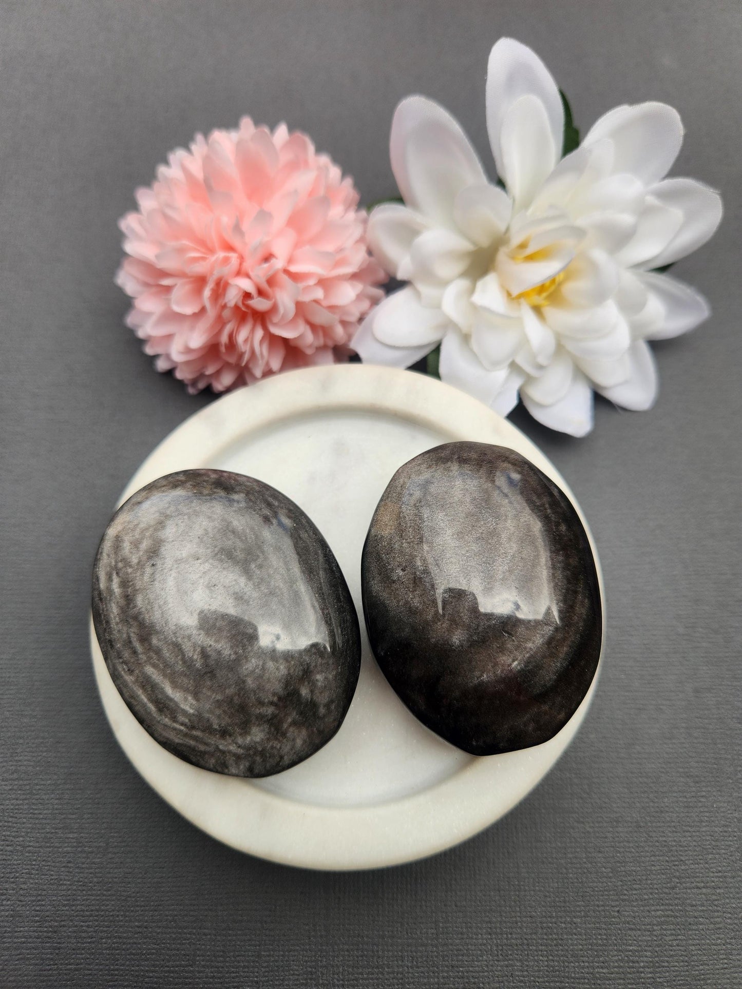 Silver Sheen Obsidian palmstones polished natural black volcanic glass crystal worry stones with shimmering silver sheen flash, high quality Silver Sheen Obsidian palm stone for protection grounding psychic shielding and energy cleansing, smooth handheld crystal for meditation anxiety relief mindfulness & spiritual protection, genuine Obsidian gemstone with glossy polished finish and reflective silver shimmer, crystal palmstone for removing negative energy strength clarity and emotional balance
